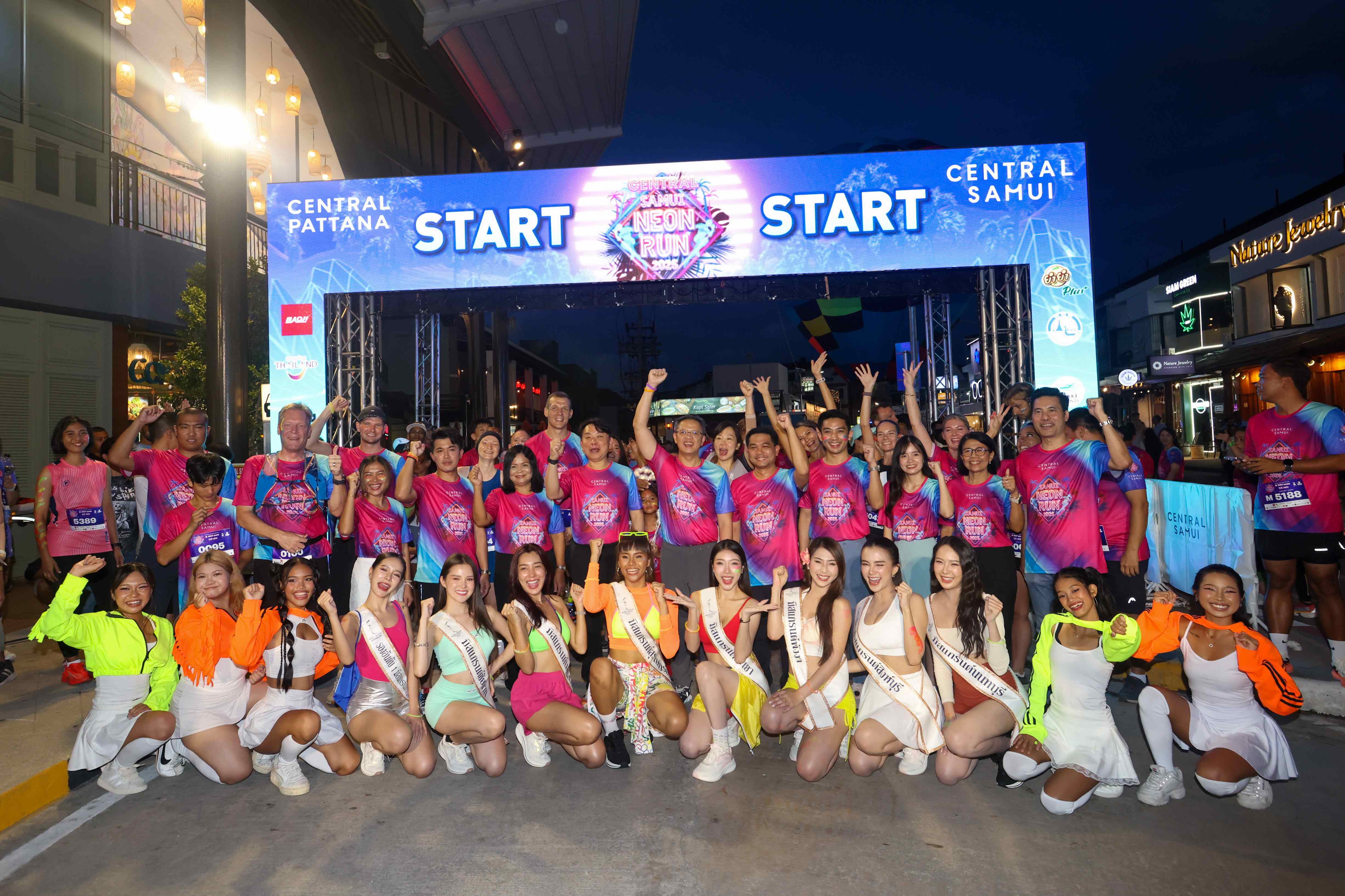 เซ็นทรัล สมุย ปักหมุดความสำเร็จ “Samui Neon Run 2025” ปีที่ 4